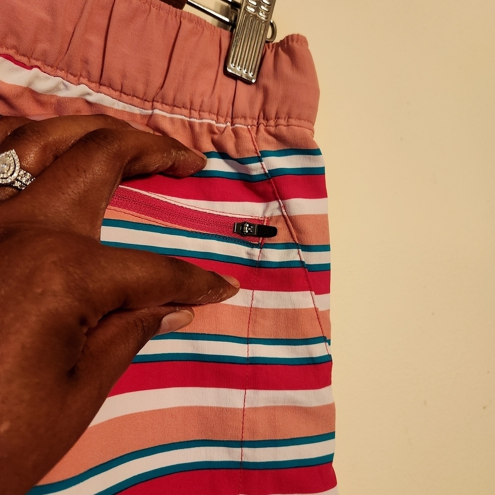 North Face | Women's Striped Multicolor Athleisure/Athletic Shorts (Size Small) - Picture 13 of 15